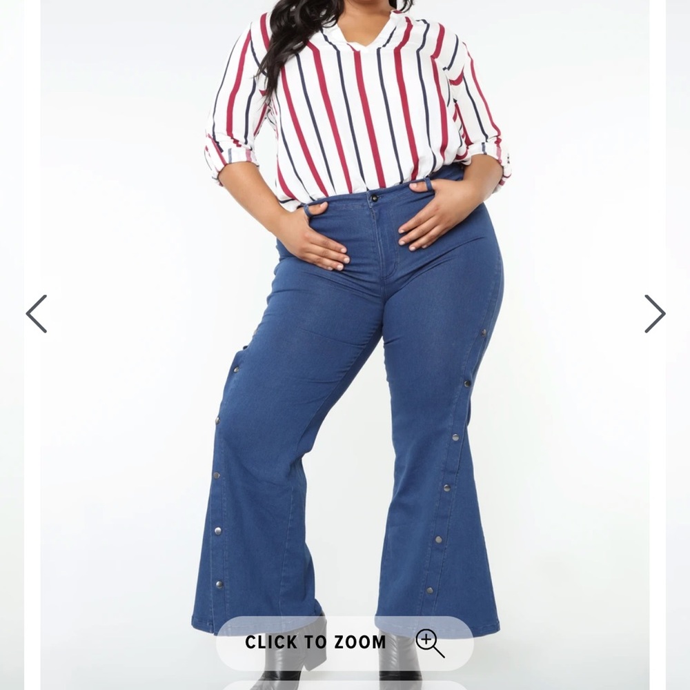 💛💚Very cute Flared Jeans with Buttons down …